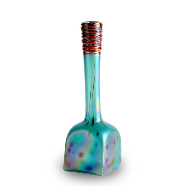 8AN 051 Vase with square foot