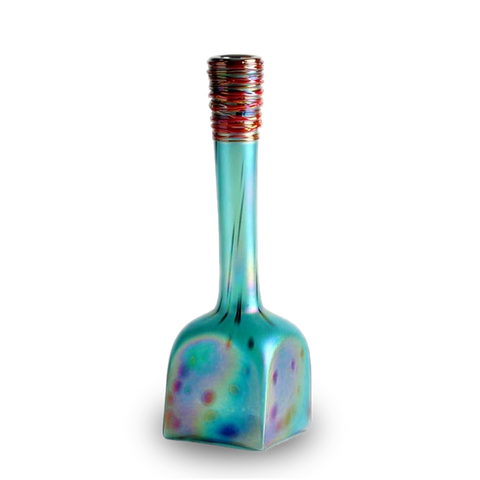 8AN 051 Vase with square foot